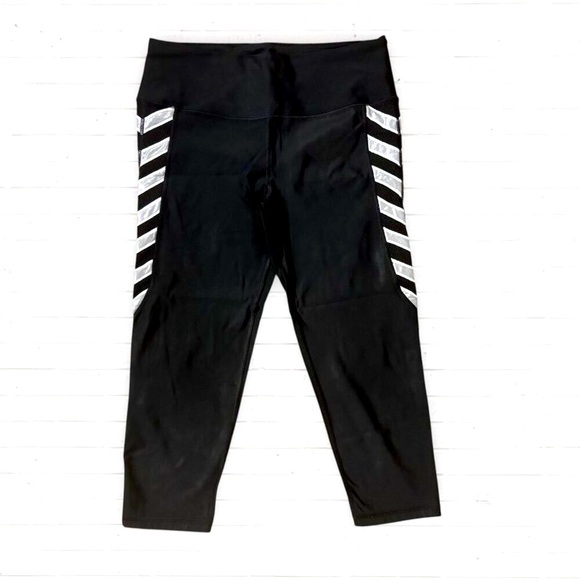VICTORIAS SECRET VSX Fashion Show Limited Edition Knockout Capri Athletic Pant L - Picture 1 of 5